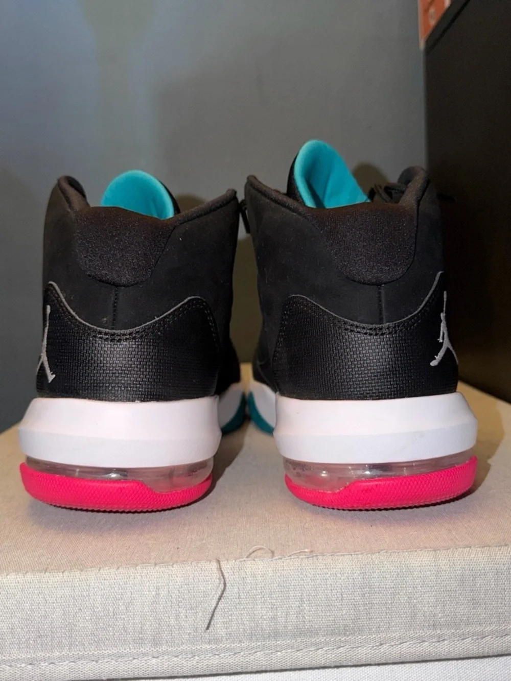 Air Jordan max aura black turbo green no box
